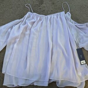 New with tag Jennifer Lopez size XL cold shoulder top.